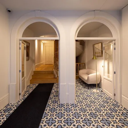 Boutique Duplex With Balcony & Panoramic Views *