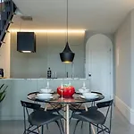 Boutique Duplex Private Balcony Monumental View *