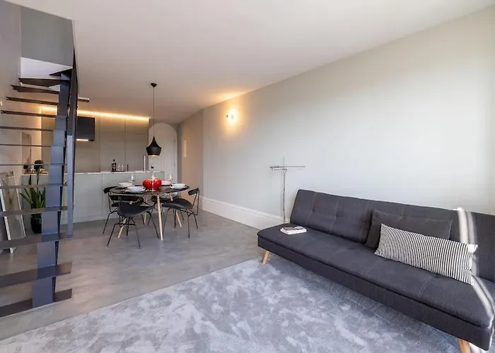 公寓 Panoramic Historic Views Private Balconies - E