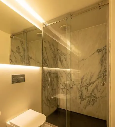 Panoramic Historic Views Private Balconies - E *