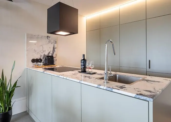 Panoramic Historic Views Private Balconies - E דירה *