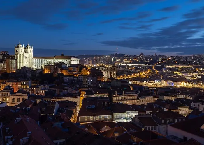 Panoramic Historic Views Private Balconies - E