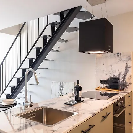 Boutique Duplex Private Balcony Monumental View *