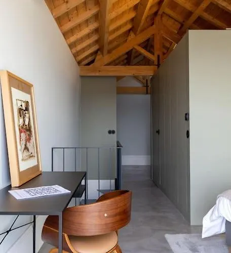 Panoramic Historic Views Private Balconies - E *